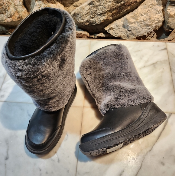 UGG Thinsulate Winter Boots - Picture 4 of 14